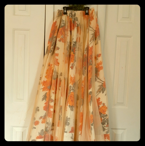 Dresses & Skirts - Skirt